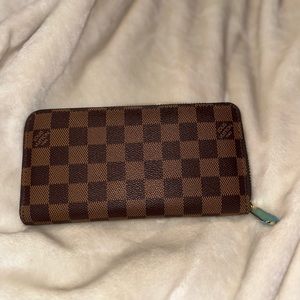 Brand New Louis Vitton Zippy Wallet